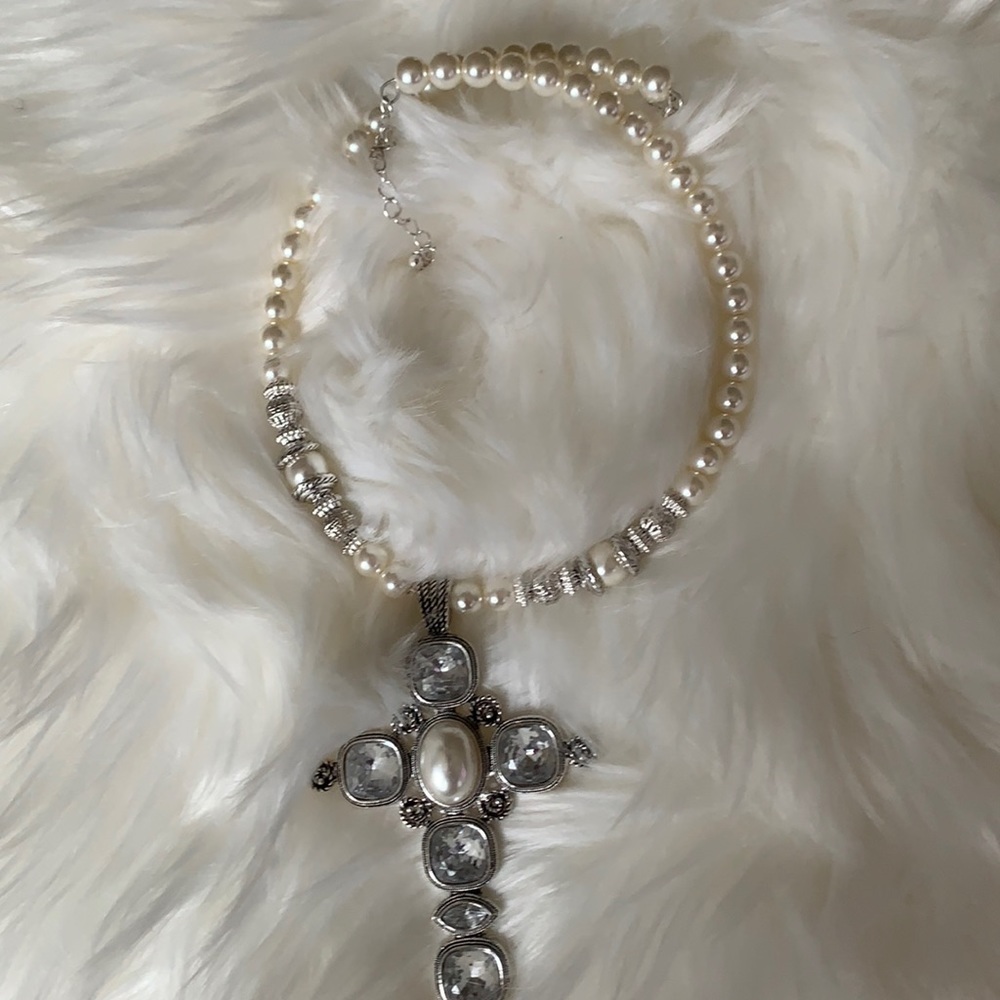 Pearl like cross necklace
